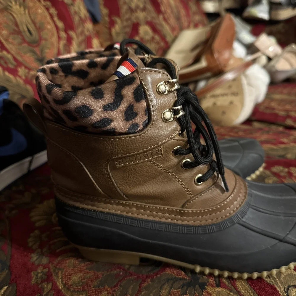 Tommy Hilfiger Snow/Rain Boots Women Size 7